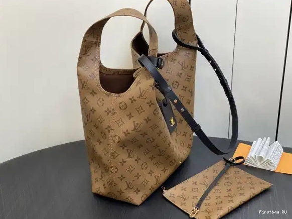 First bag ru Atlantis LOUIS VUITTON GM 0530